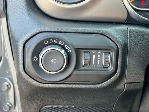 Used 2021 Jeep Wrangler Unlimited Sport AWD/4WD image 31