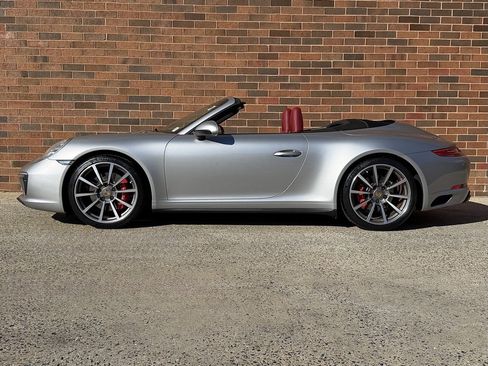 Certified 2019 Porsche 911 Carrera 4S image 2