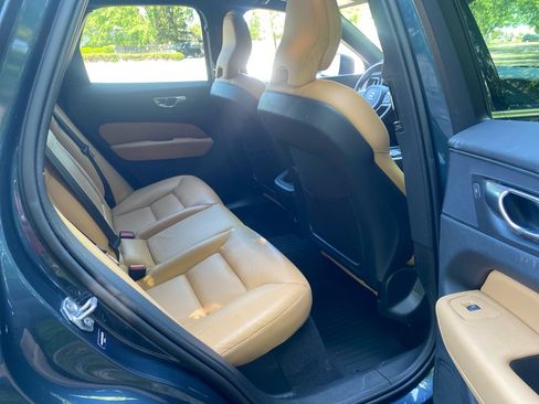 Used 2019 Volvo XC60 T6 Momentum w/ Premium Package AWD/4WD image 22