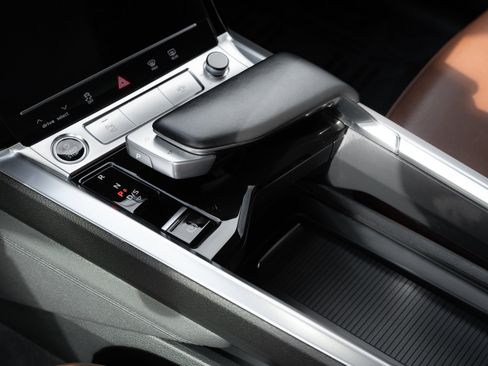 Certified 2024 Audi Q8 e-tron Premium Plus w/ Premium Plus Package image 20