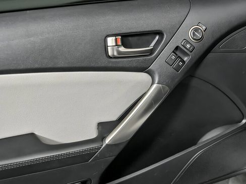 Used 2015 Hyundai Genesis 3.8 image 17
