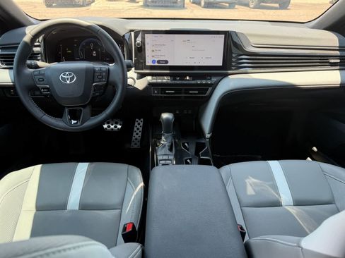 Used 2025 Toyota Camry SE FWD image 12