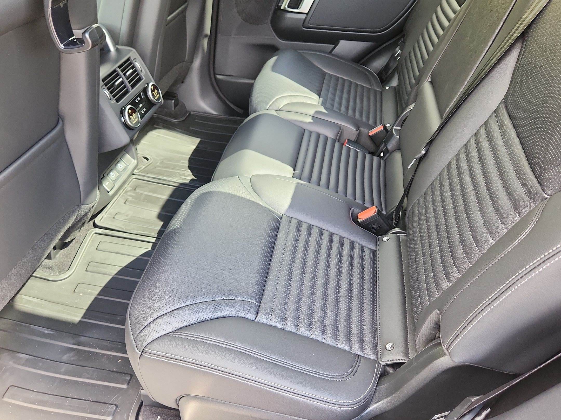 New 2026 Land Rover Discovery Dynamic SE AWD/4WD image 26