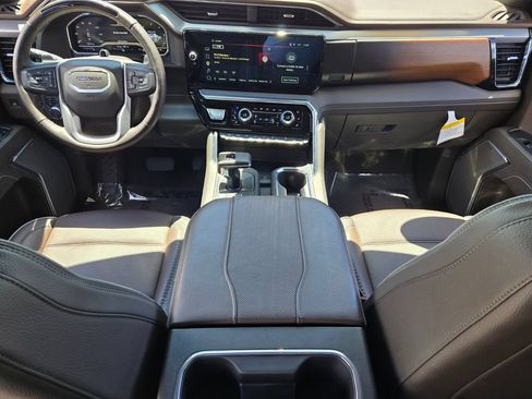 Used 2025 GMC Sierra 1500 Denali AWD/4WD image 16