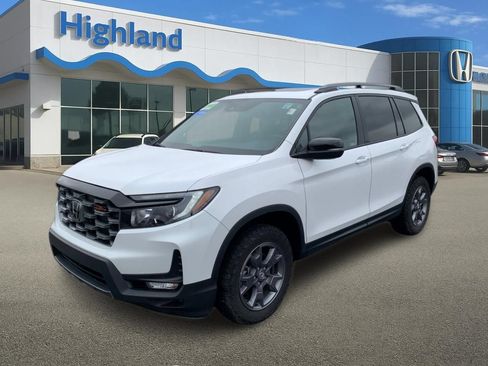 Certified 2024 Honda Passport TrailSport image 1