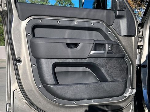 Used 2025 Land Rover Defender 110 S image 27