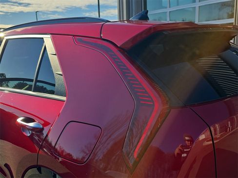 New 2025 Kia Niro SX Touring image 36