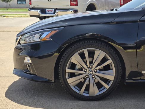 Used 2019 Nissan Altima 2.0 Edition One image 6