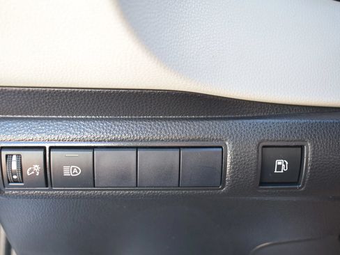Used 2021 Toyota Corolla LE FWD image 15