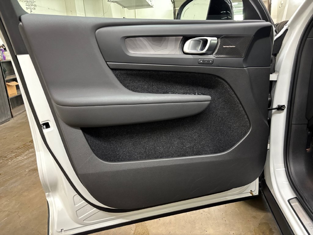 Certified 2023 Volvo C40 P8 Recharge Ultimate AWD/4WD image 11