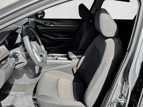 Used 2024 Nissan Altima 2.5 SV AWD/4WD image 10