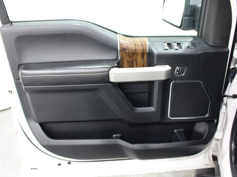 Used 2019 Ford F150 Lariat AWD/4WD image 6
