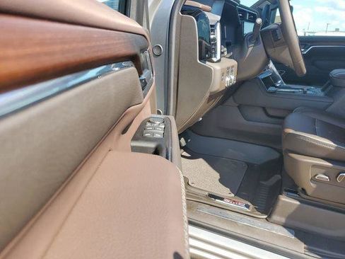 New 2026 GMC Sierra 2500 Denali w/ Denali Reserve Package AWD/4WD image 11