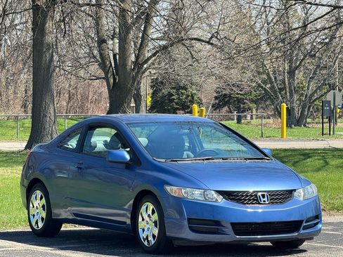Used 2010 Honda Civic LX image 2