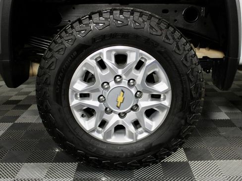 Used 2023 Chevrolet Silverado 2500 LT AWD/4WD image 14
