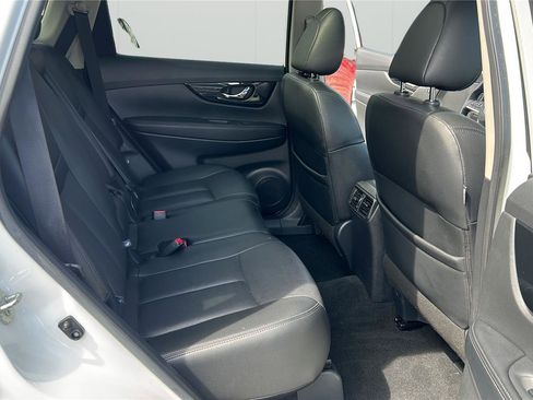 Used 2020 Nissan Rogue SL w/ Premium Package image 19