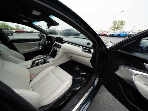 Used 2025 Genesis G70 2.5T RWD image 25