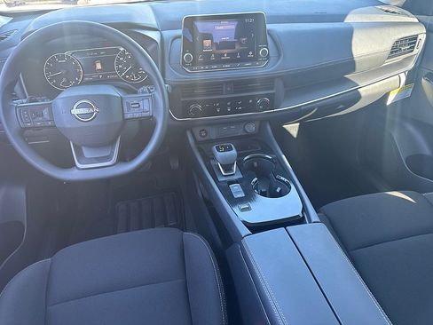Used 2025 Nissan Rogue S image 8