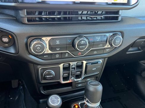 New 2026 Jeep Gladiator Sport AWD/4WD image 25