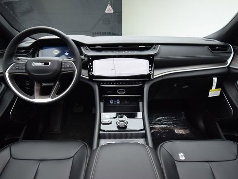 New 2026 Jeep Grand Cherokee L Limited w/ Limited Altitude Package image 31