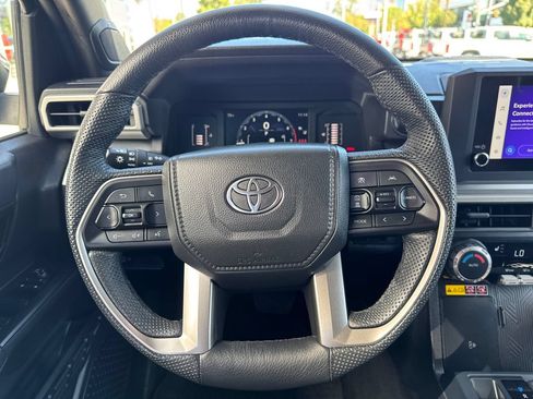 Certified 2025 Toyota Tacoma SR5 AWD/4WD image 15