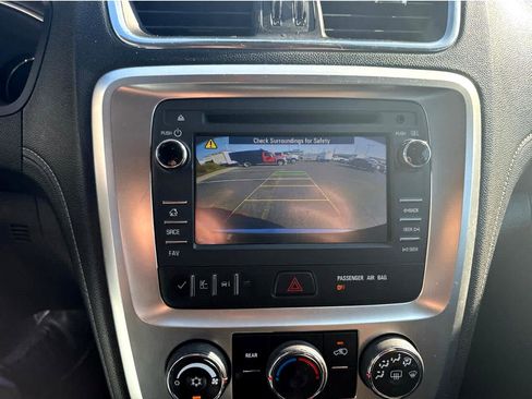 Used 2015 GMC Acadia SLE image 16