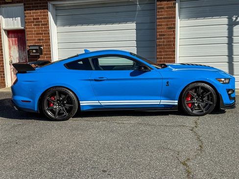 Used 2022 Ford Mustang Shelby GT500 w/ Carbon Fiber Track Pack image 32