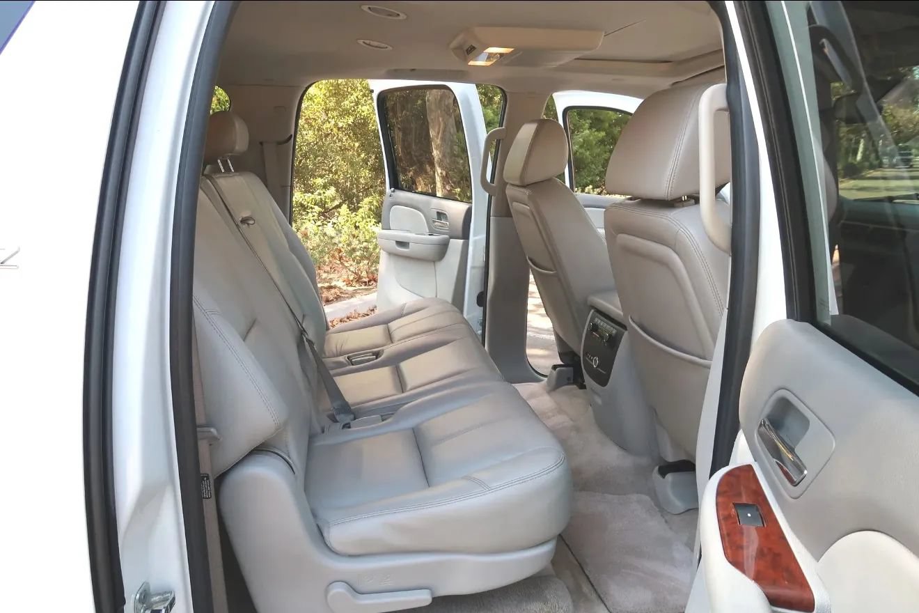 Used 2007 Chevrolet Suburban LTZ w/ LTZ Preferred Equipment Group RWD image 24