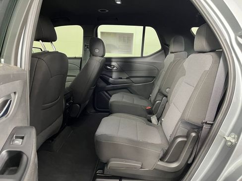 Used 2023 Chevrolet Traverse LT image 13