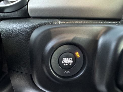 Used 2023 Jeep Gladiator Sport image 28