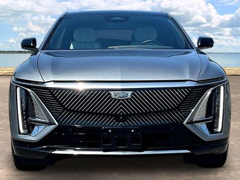 Used 2024 Cadillac Lyriq Luxury RWD image 2