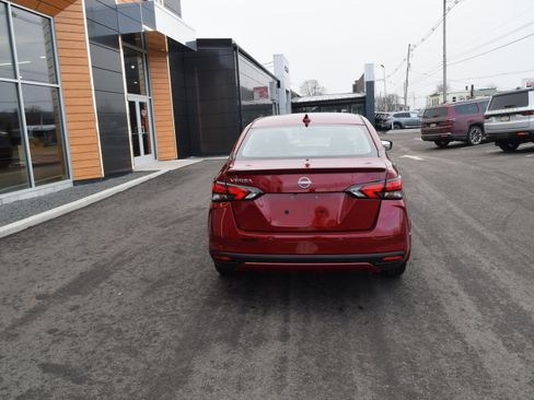 New 2025 Nissan Versa SR w/ Trunk Package image 3