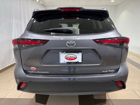 Certified 2024 Toyota Highlander XLE image 4