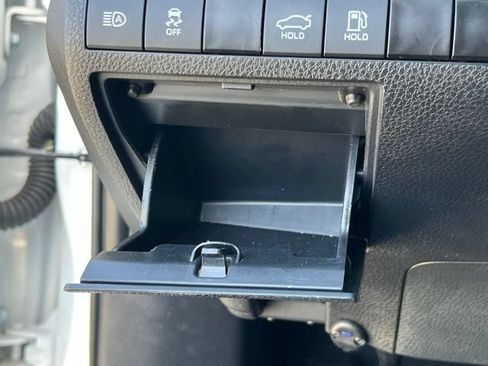 Used 2023 Toyota Camry SE FWD image 19