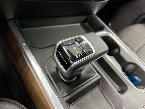 Used 2025 Chevrolet Silverado 1500 High Country w/ Technology Package AWD/4WD image 18