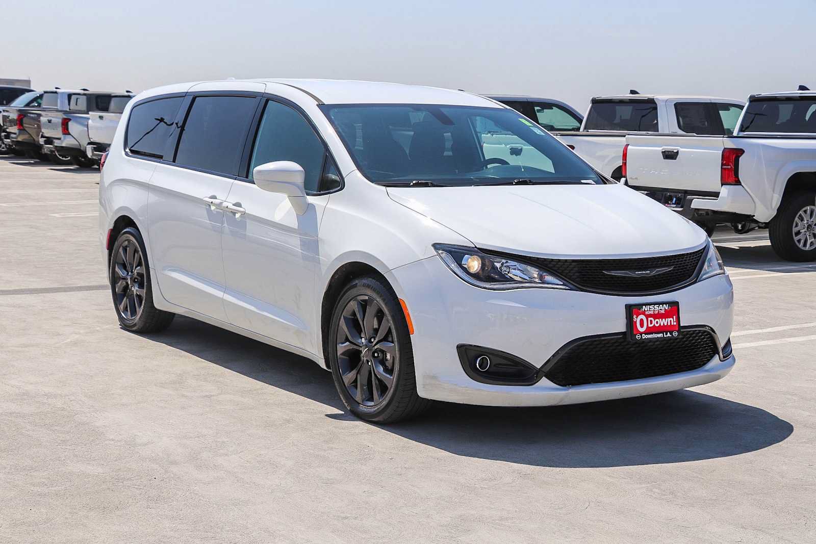 Used 2018 Chrysler Pacifica Touring Plus w/ S Appearance Package FWD image 4