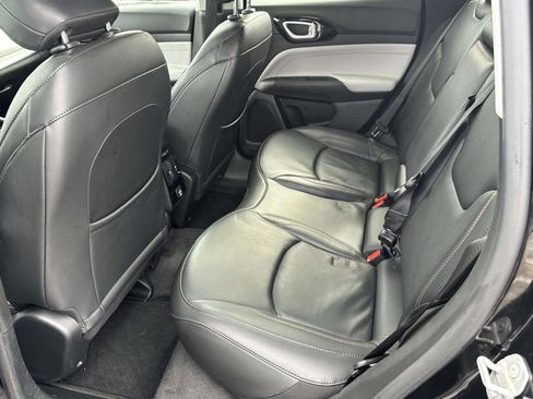 Used 2022 Jeep Compass Limited image 11