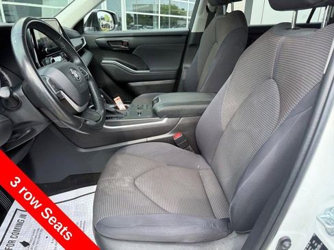 Used 2023 Toyota Highlander LE FWD image 17