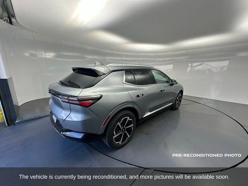 Used 2025 Chevrolet Equinox EV LT w/ Convenience Package image 6