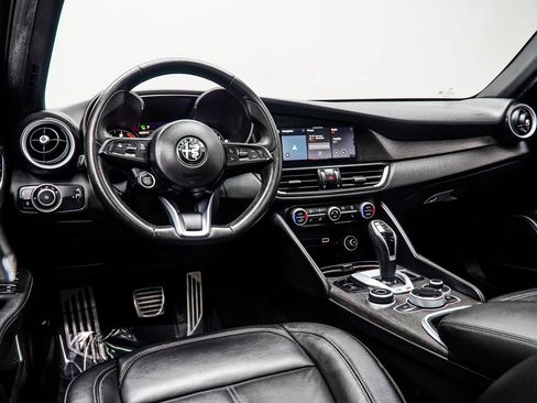 Used 2022 Alfa Romeo Giulia Ti image 5