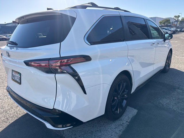 Used 2021 Toyota Sienna XSE w/ XSE Plus Package FWD image 5
