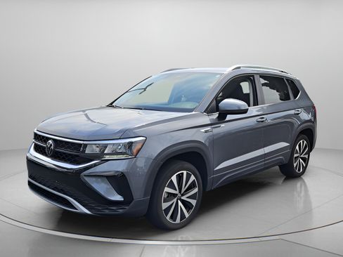 Used 2023 Volkswagen Taos SE w/ Panoramic Sunroof Package FWD image 1