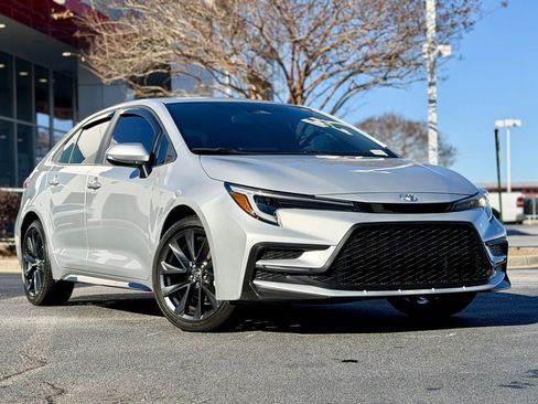 Used 2023 Toyota Corolla SE image 2