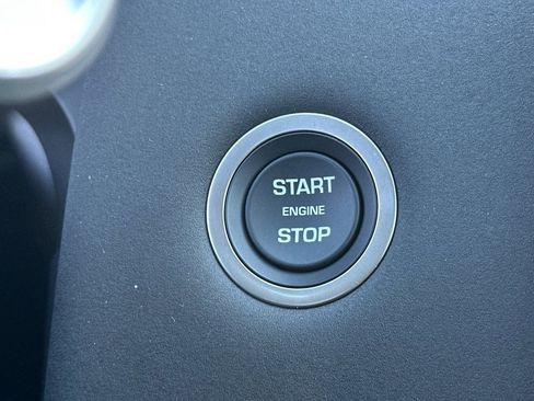 New 2025 Land Rover Discovery Sport S image 28