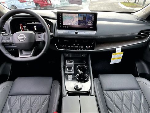 New 2026 Nissan Rogue Platinum image 5