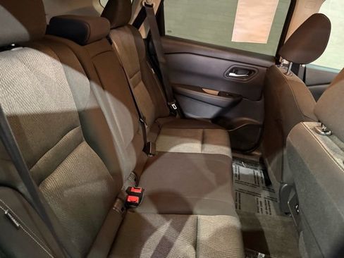 Certified 2025 Nissan Rogue SV image 34