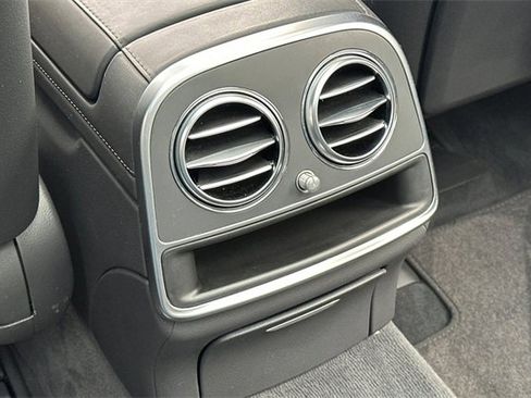 Used 2018 Mercedes-Benz S 560 Sedan image 15