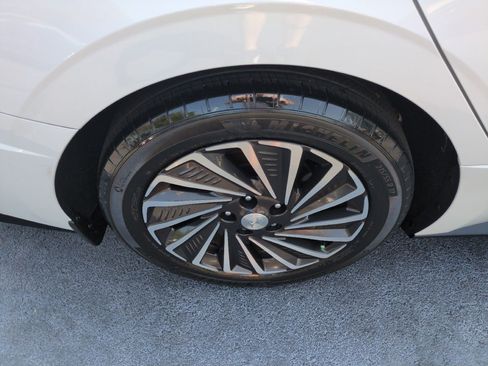 Used 2023 Hyundai Sonata Limited FWD image 9