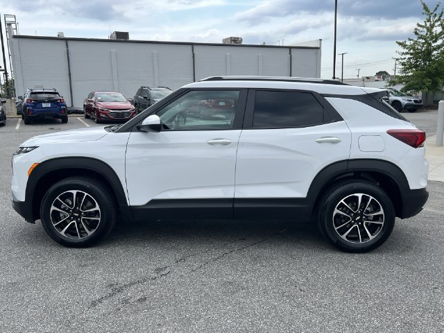 Used 2025 Chevrolet TrailBlazer LT AWD/4WD image 10