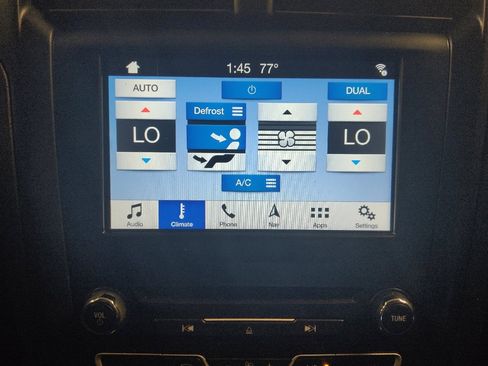 Used 2018 Ford Fusion SE w/ Equipment Group 201A image 25